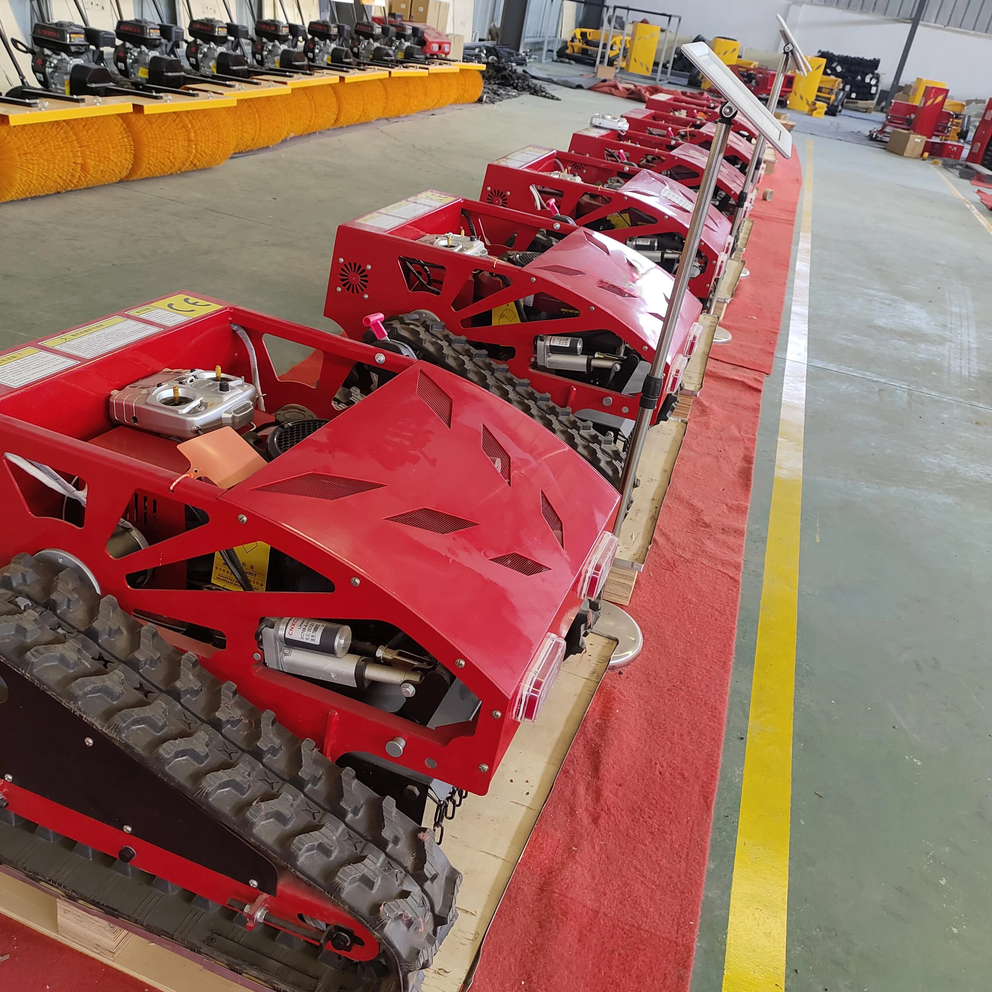 4-Stroke Self-Propelled Electric Crawler Lawn Mower Industrial Combine Harvester Remote Control Rotary Track Rotary Lawn Mower