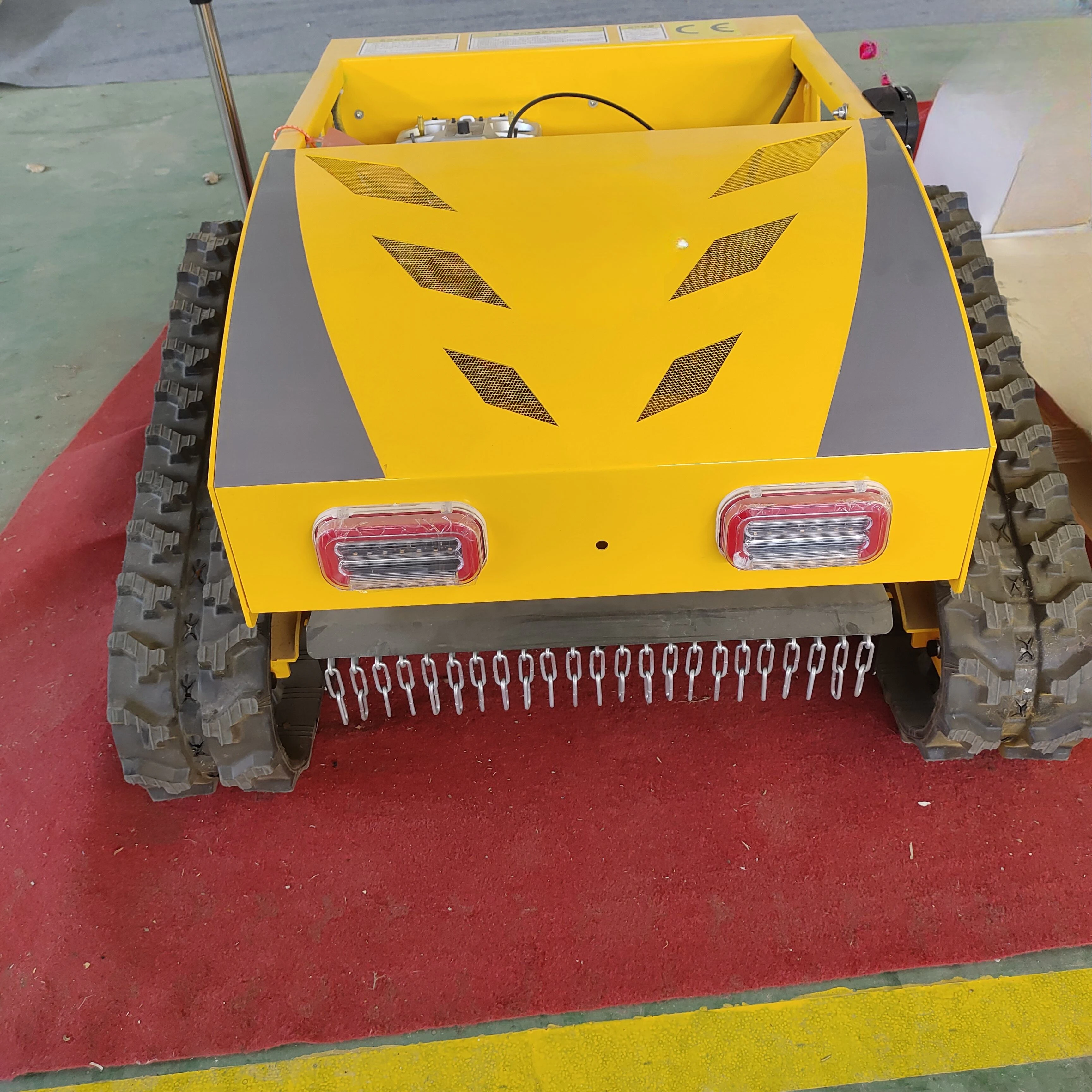 4-Stroke Self-Propelled Electric Crawler Lawn Mower Industrial Combine Harvester Remote Control Rotary Track Rotary Lawn Mower